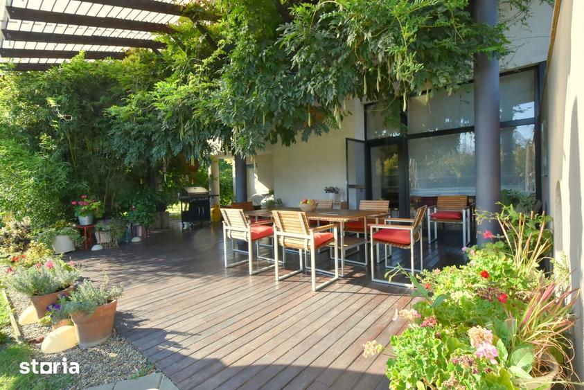 Casă cu 5 camere cu Teren 700 Mp în Sud