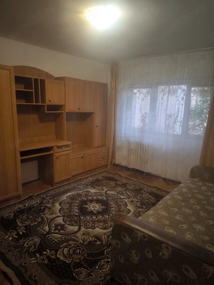 Garsonieră decomandată în Girocului