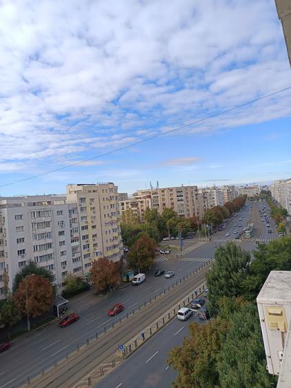 Apartament cu 3 camere semidecomandat în Vatra Luminoasă