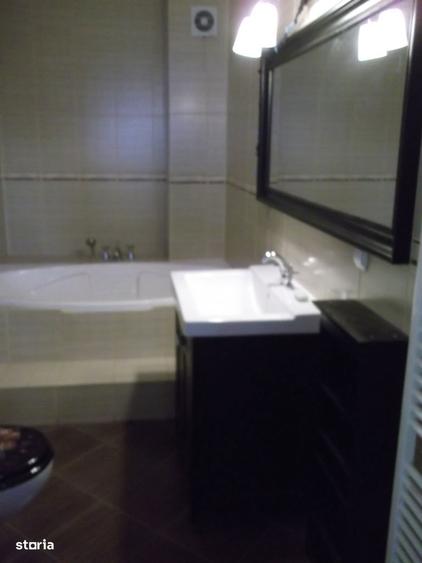 Casă cu 5 camere cu Teren 300 Mp în Central