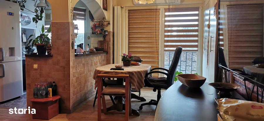 Apartament cu 3 camere semidecomandat în Plevnei