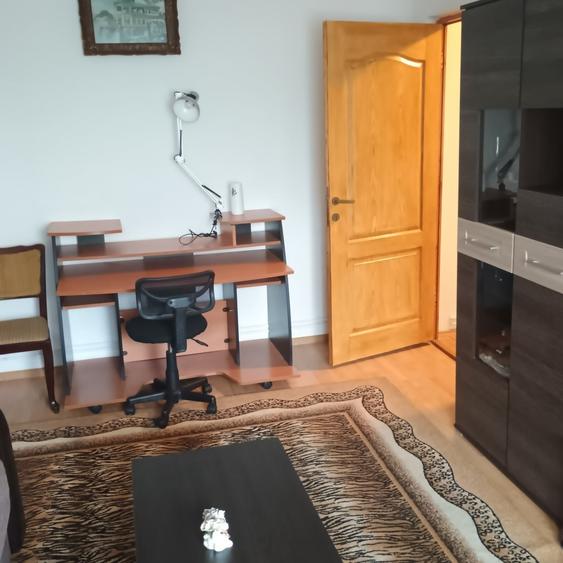 Apartament cu 2 camere decomandat în Florilor