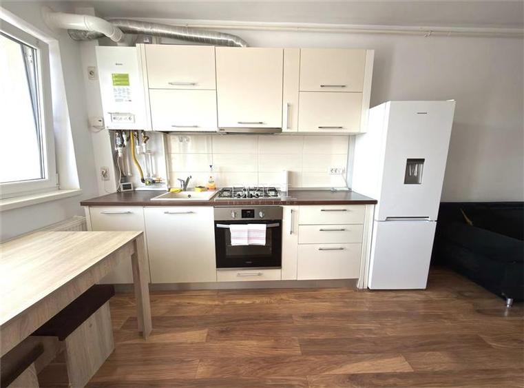 Apartament cu 2 camere semidecomandat în Tractorul