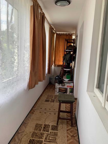 Casă cu 4 camere cu Teren 1000 Mp în Pleșoiu