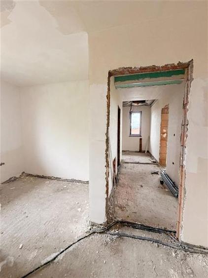 Duplex cu 4 camere cu Canalizare în Stupini