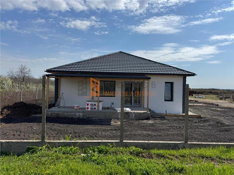 Casă individuală cu 4 camere cu Canalizare în Merei