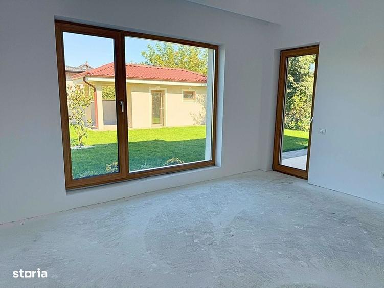 Casă cu 4 camere decomandat în Mogoșoaia