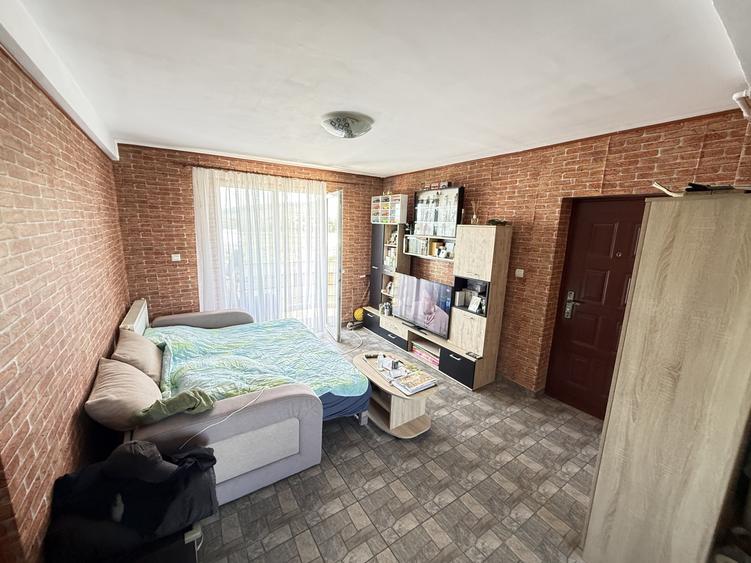 Apartament cu 3 camere semidecomandat, mobilat în Jucu de Mijloc