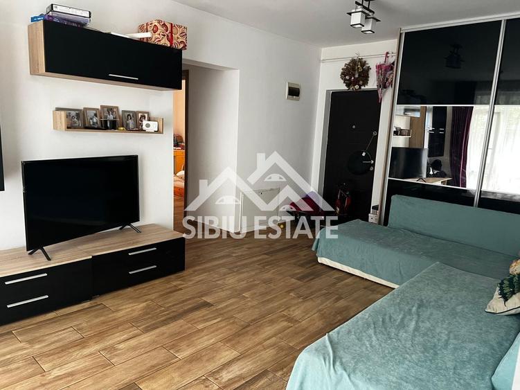 Apartament cu 3 camere semidecomandat, mobilat în Arhitecților - Calea Cisnădiei