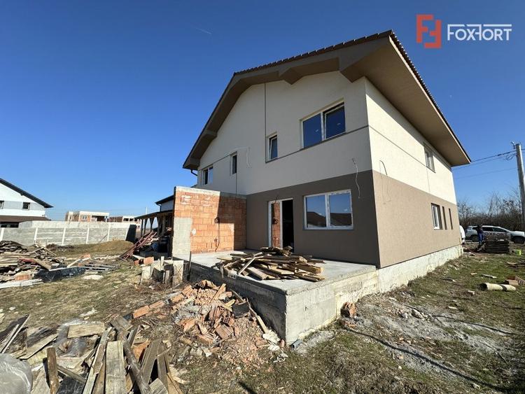 Duplex cu 4 camere cu Teren 250 Mp în Bucovăț (Remetea Mare)