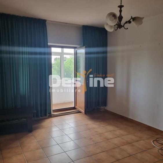 Apartament cu 3 camere semidecomandat în 5 Călărasi