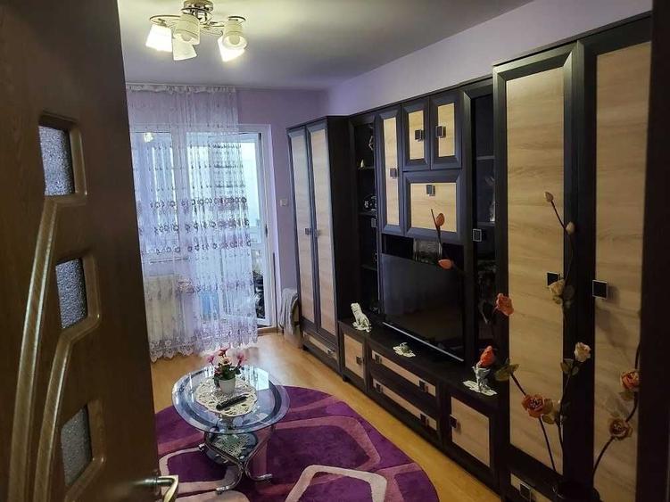 Apartament cu 3 camere decomandat în Petros