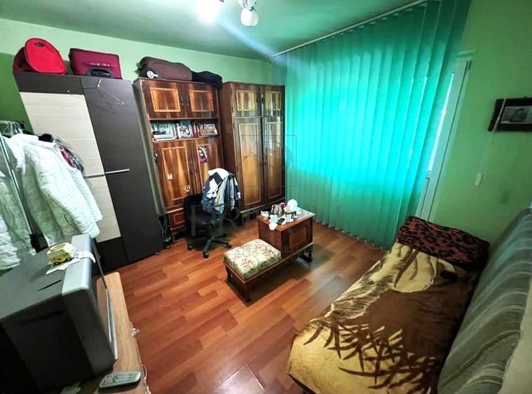 Apartament cu 3 camere decomandat în Aradului