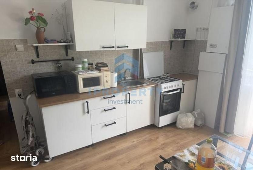 Apartament cu 3 camere semidecomandat în Grivița