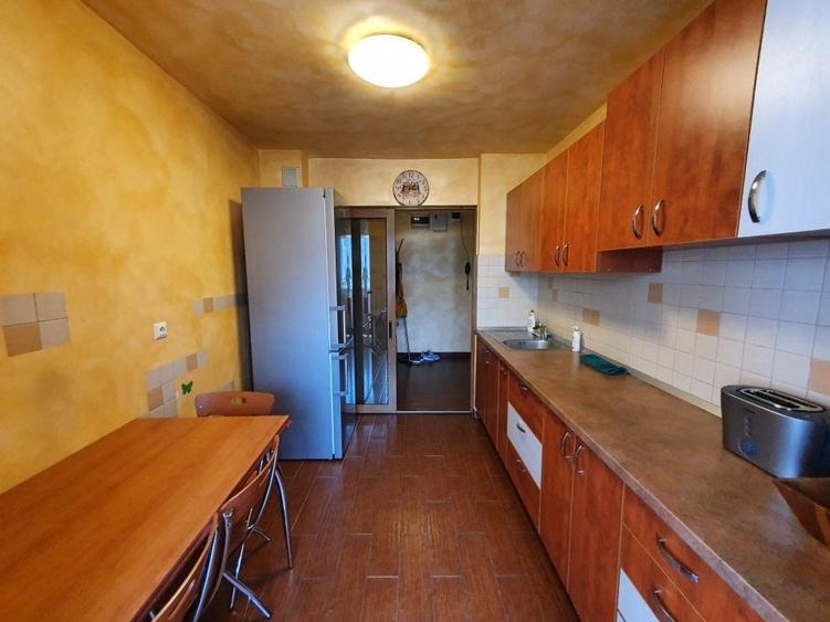 Apartament cu 3 camere decomandat, mobilat în Dristor