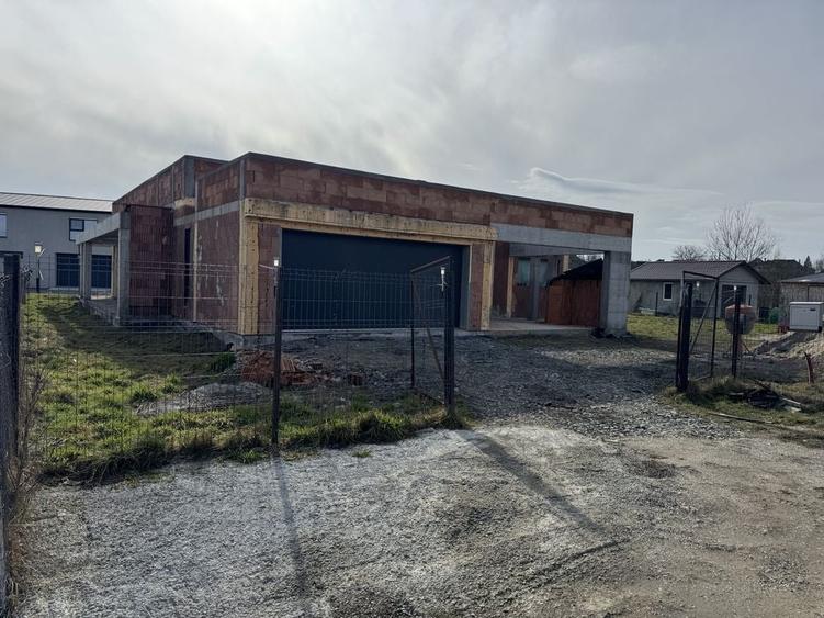 Casă cu 3 camere în Coltău