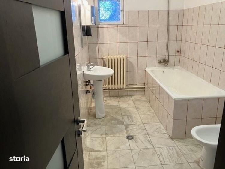 Casă cu 4 camere în Vatra Luminoasă