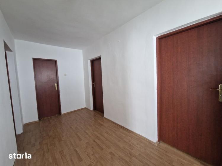 Casă cu 4 camere cu Teren 700 Mp în Recea