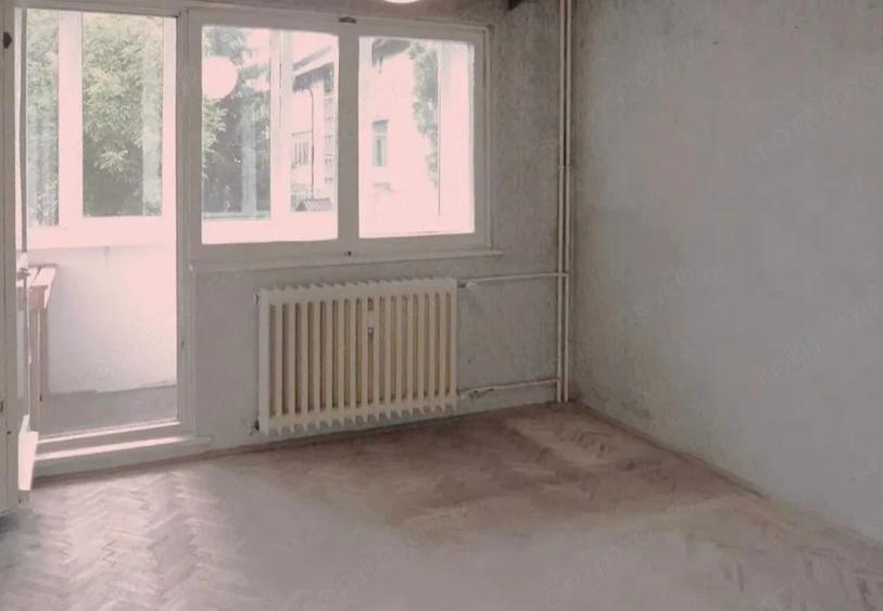 Apartament cu 3 camere decomandat în Astra
