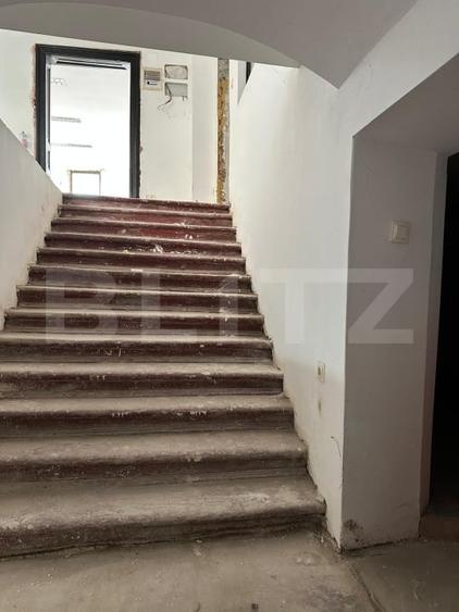 Casă individuală cu 6 camere cu Canalizare în Central