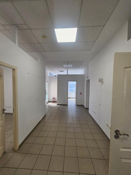 Birou, de 220 mp, în Central