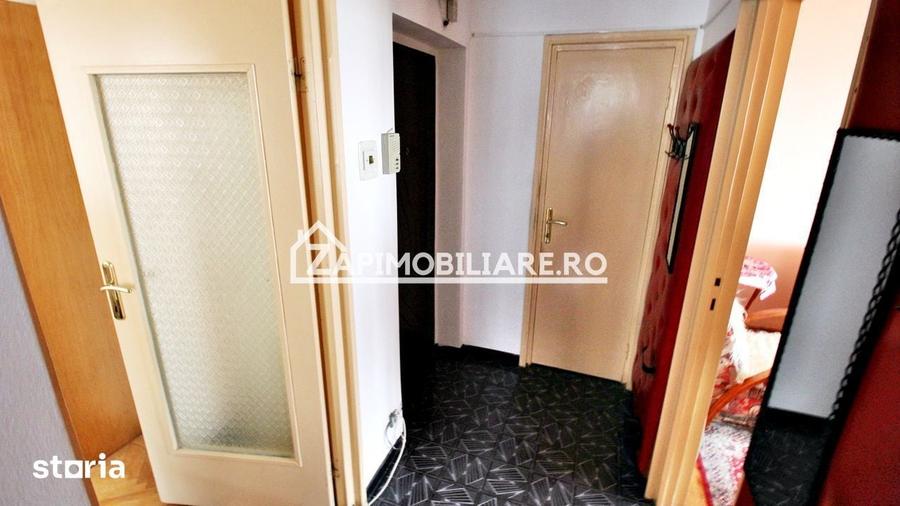 Apartament cu 3 camere decomandat în Libertății