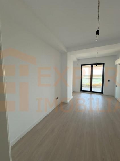 Apartament cu 3 camere decomandat în Faleza Nord