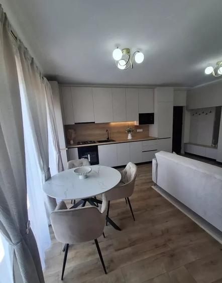 Apartament cu 2 camere semidecomandat, mobilat în Baciu