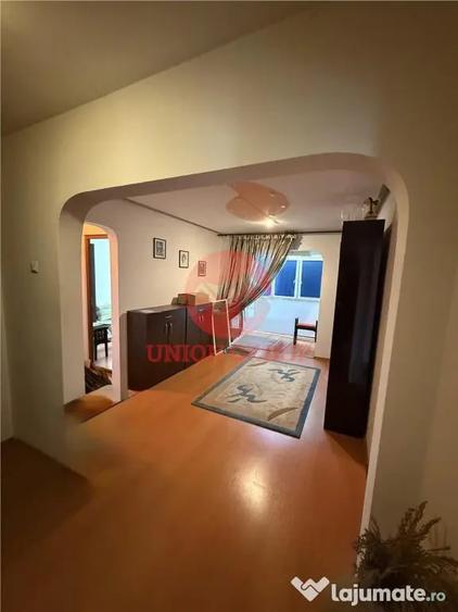 Apartament cu 4 camere decomandat în Inel II