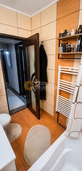 Apartament cu 4 camere semidecomandat în Tătărași