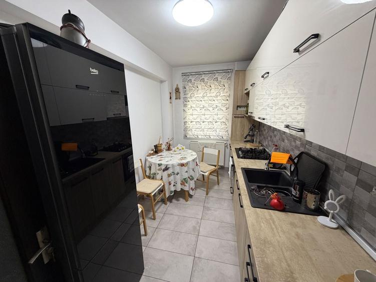 Apartament cu 3 camere decomandat, mobilat în Dobroești