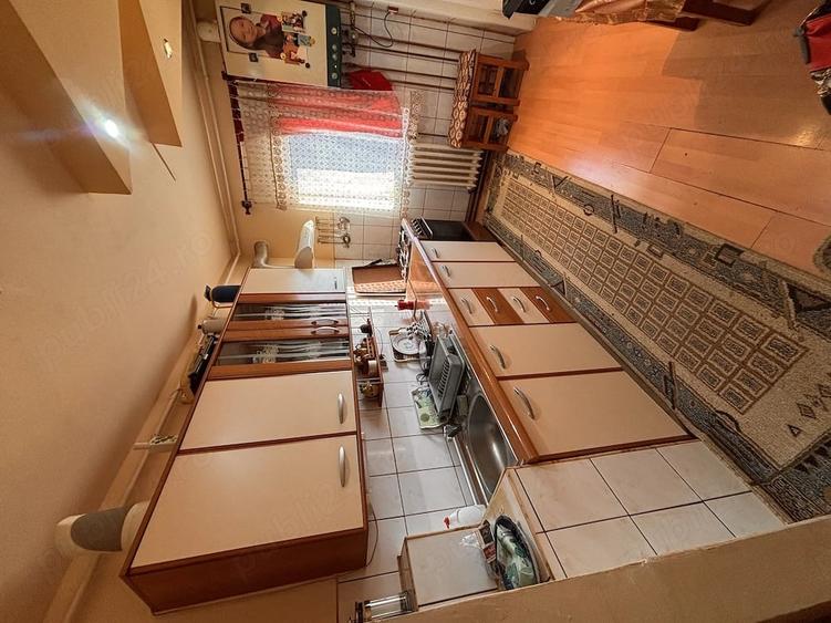 Apartament cu 2 camere nedecomandat, mobilat în Simeria
