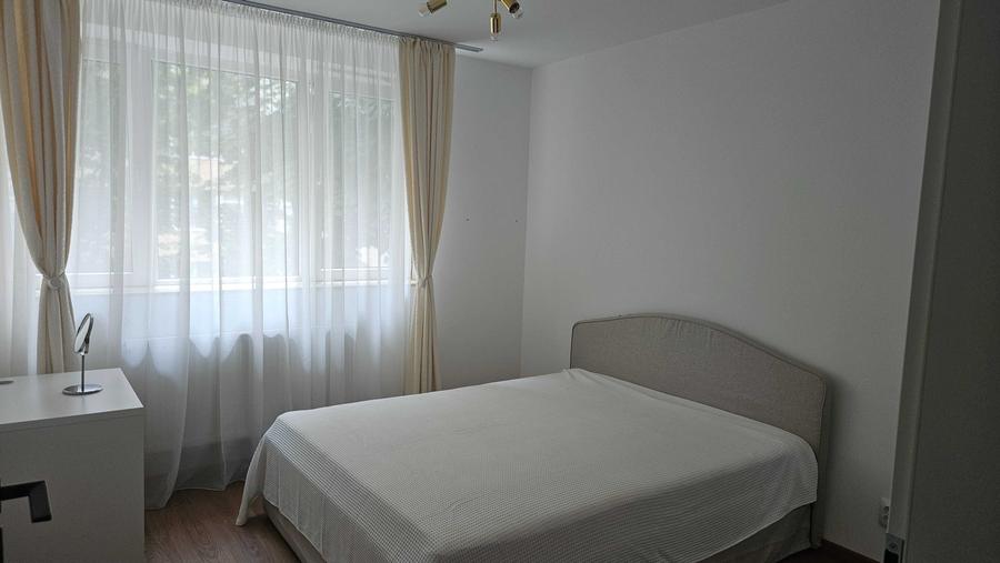 Apartament cu 2 camere semidecomandat în Pajura