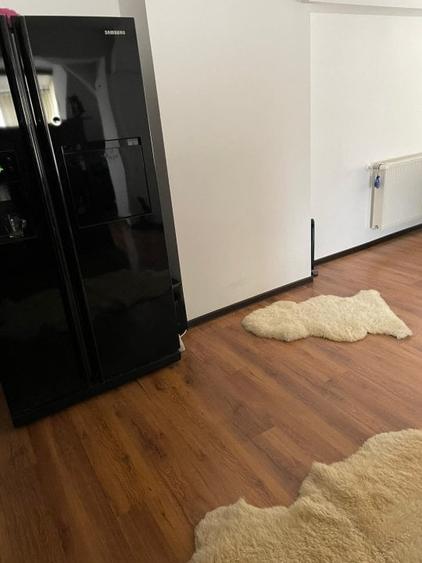 Casă individuală cu 8 camere cu Canalizare în Central