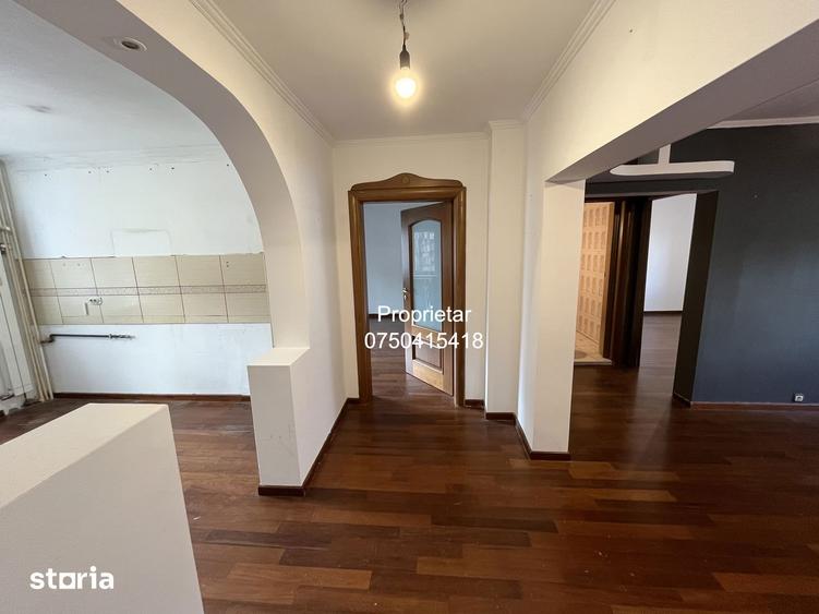 Apartament cu 4 camere în Vitan
