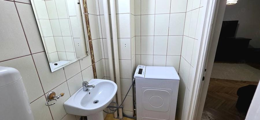 Garsonieră decomandată în Universitate