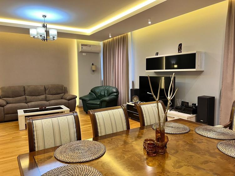 Casă individuală cu 4 camere cu Piscina în Chitila