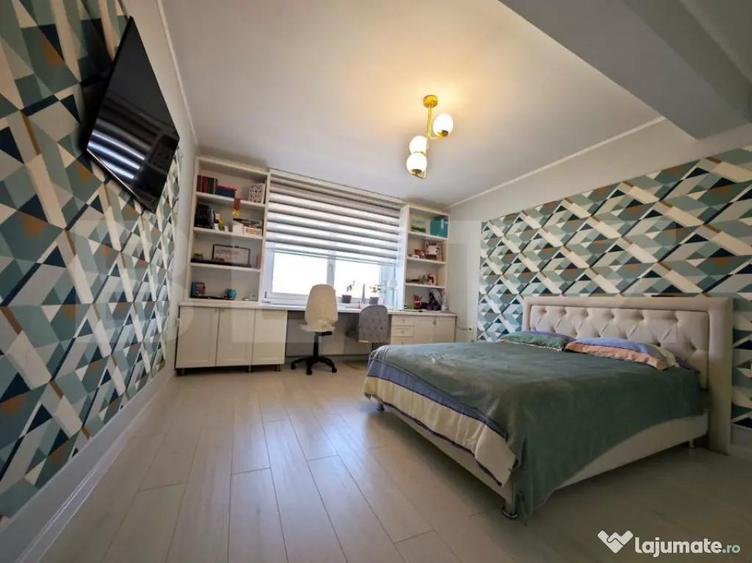 Casă cu 7 camere cu Teren 1000 Mp în Sântandrei