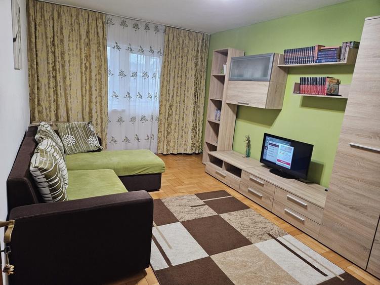 Apartament cu 3 camere decomandat în Ștefan cel Mare