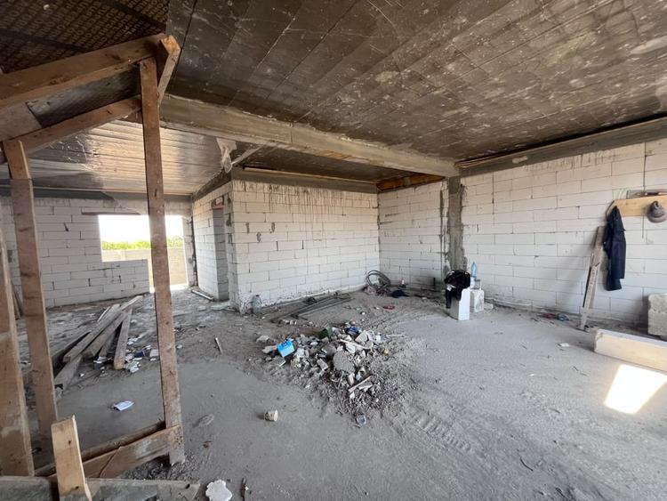 Casă individuală cu 5 camere cu Canalizare în Exterior Sud