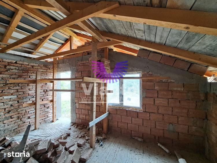 Casă cu 5 camere cu Teren 825 Mp în Roșia