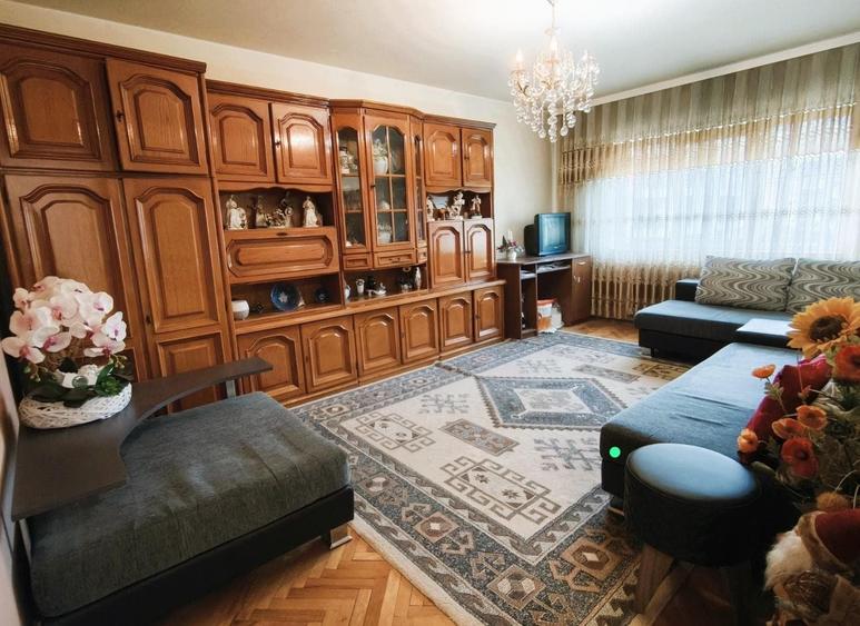 Apartament cu 3 camere decomandat în Decebal