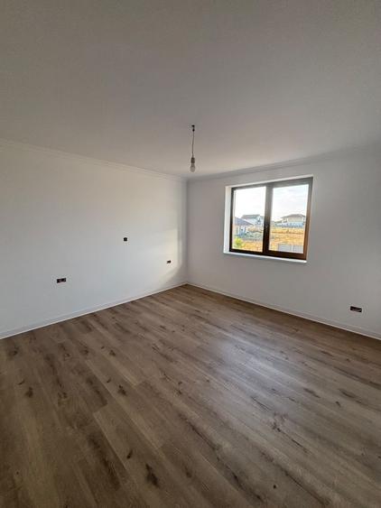 Casă cu 3 camere în Sânandrei