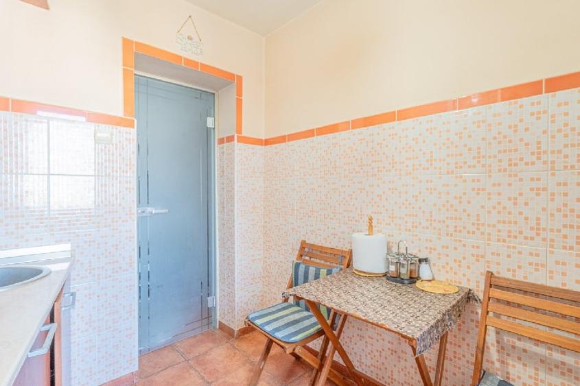 Apartament cu 3 camere semidecomandat în Cazino