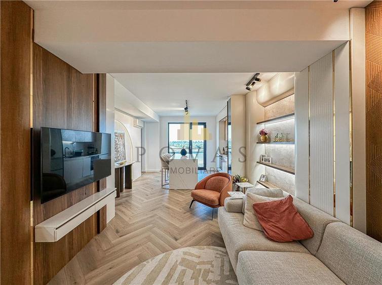 Apartament cu 3 camere semidecomandat, mobilat în Pipera