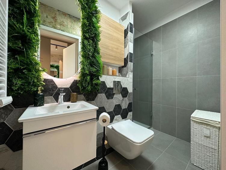 Apartament cu 3 camere decomandat în Central