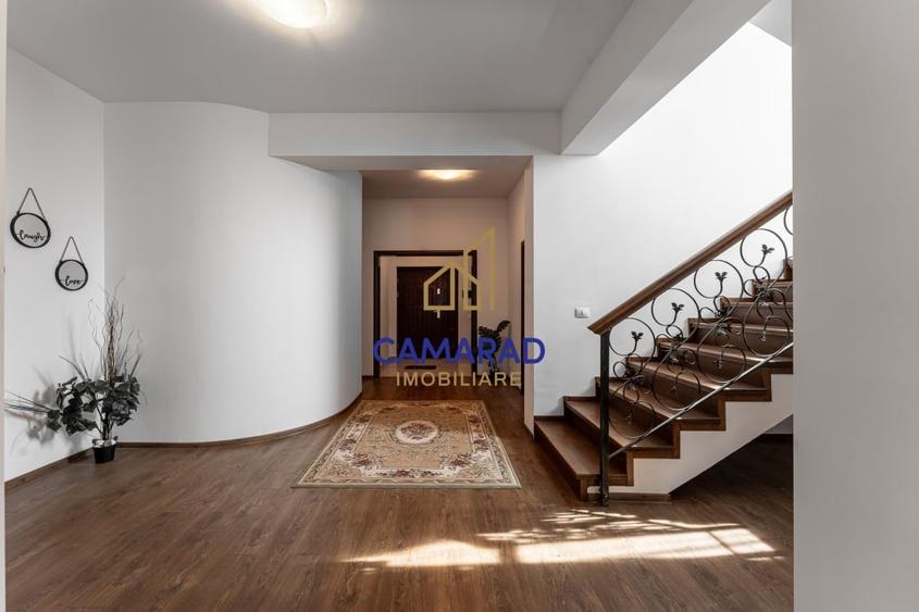 Casă individuală cu 8 camere cu Canalizare în Pipera