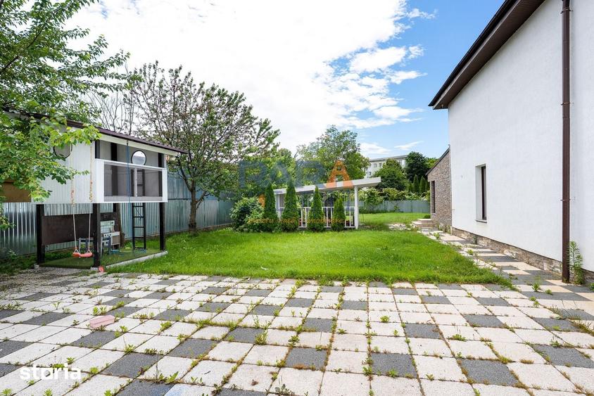 Casă cu 5 camere cu Teren 859 Mp în Central