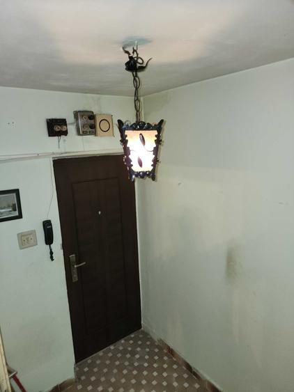 Apartament cu 3 camere semidecomandat în 1 Mai