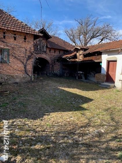 Casă cu 3 camere în Novaci